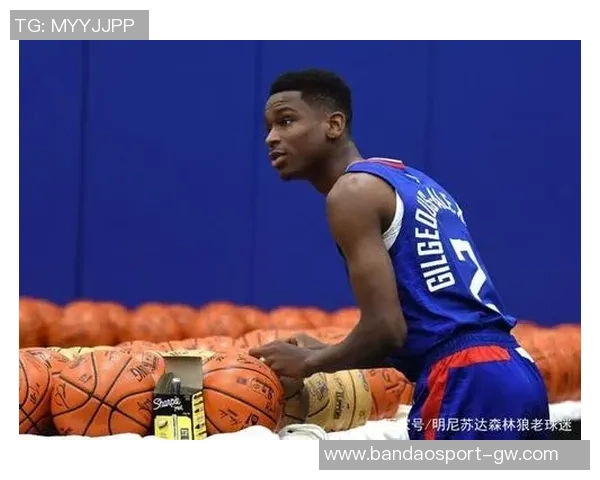 森林狼球员莱昂纳德米勒右手小拇指受伤两周后将进行复查